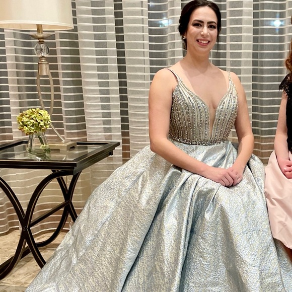 Meet your Posher, Ashley - Picture 3 of 16